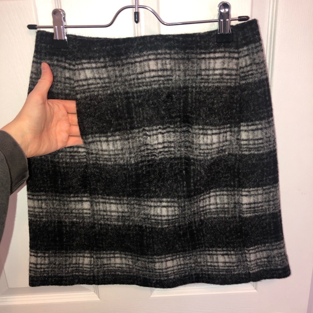 Cozy Uniqlo Black and and White Plaid Mini Skirt with Pockets